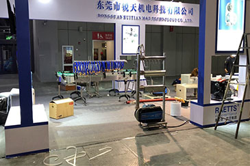 NG娛樂超級風機參加2017上海國際酒交會現場